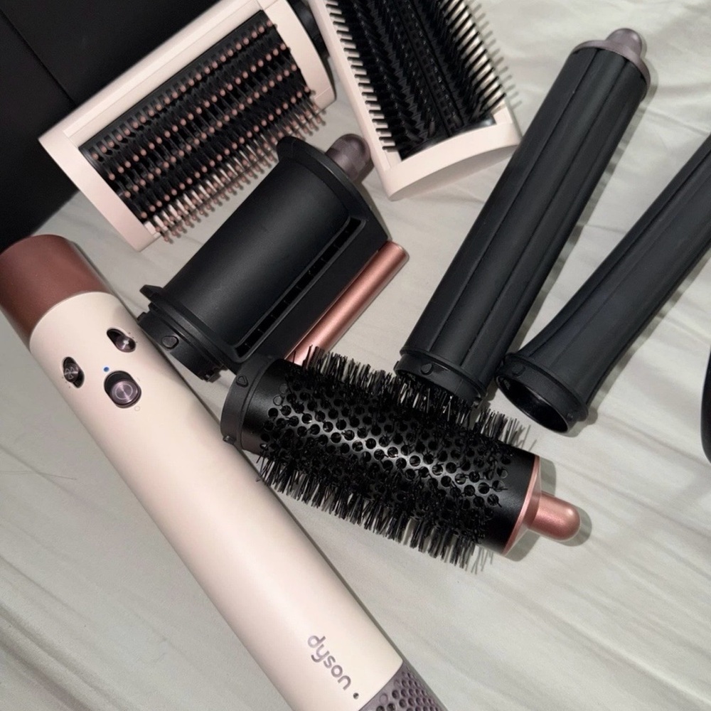 Dyson Multi-Styler in Rose and Black - Picture 2 of 3